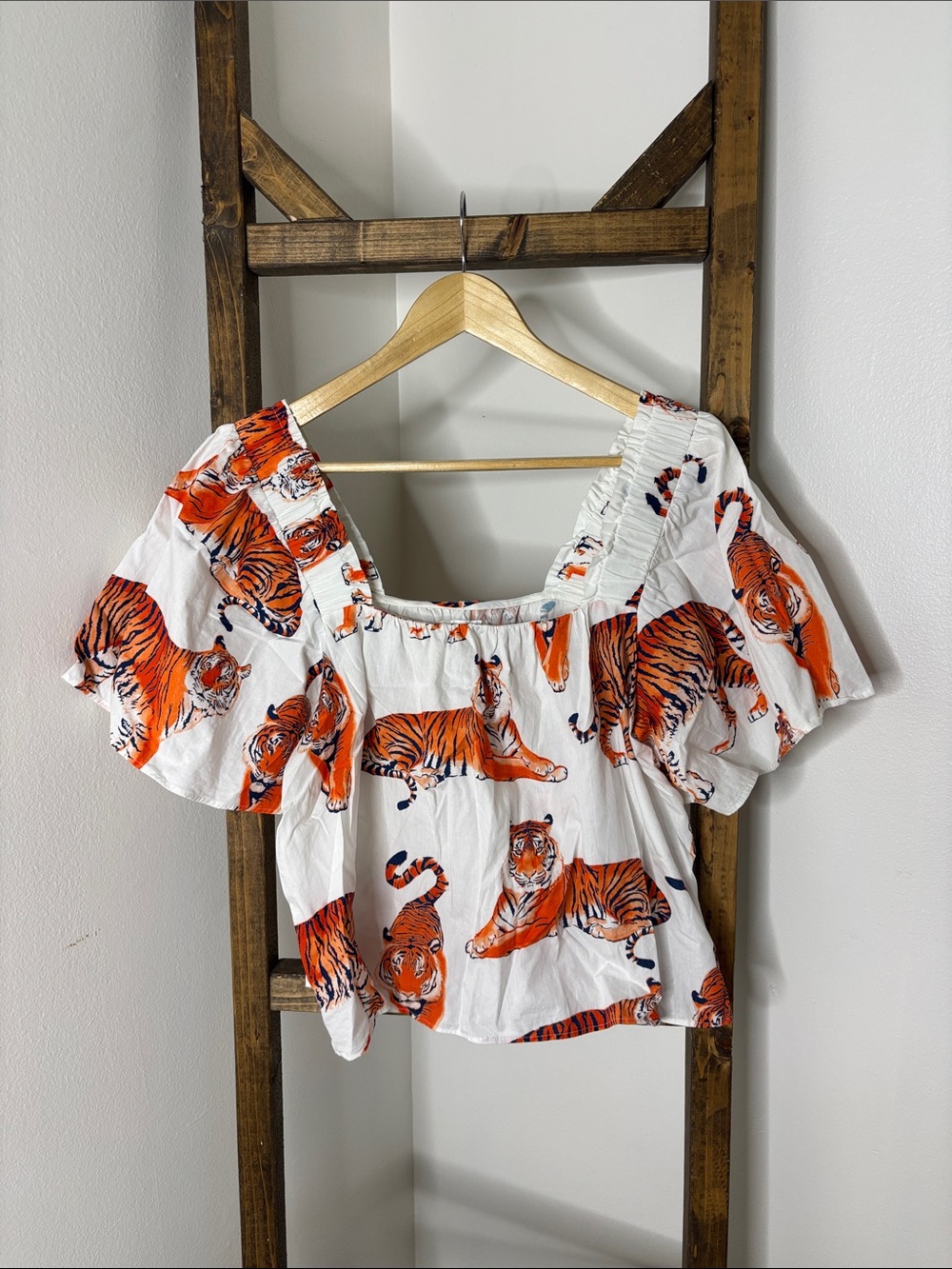 Stewart Simmons White Tiger-Print Off-Shoulder Crop Top with Puff Sleeves Size L